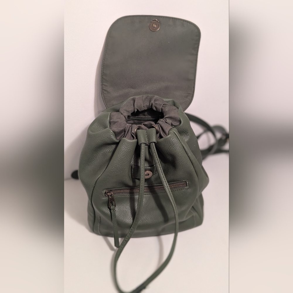 Universal Threads Small Green Leather Backpack - image 2